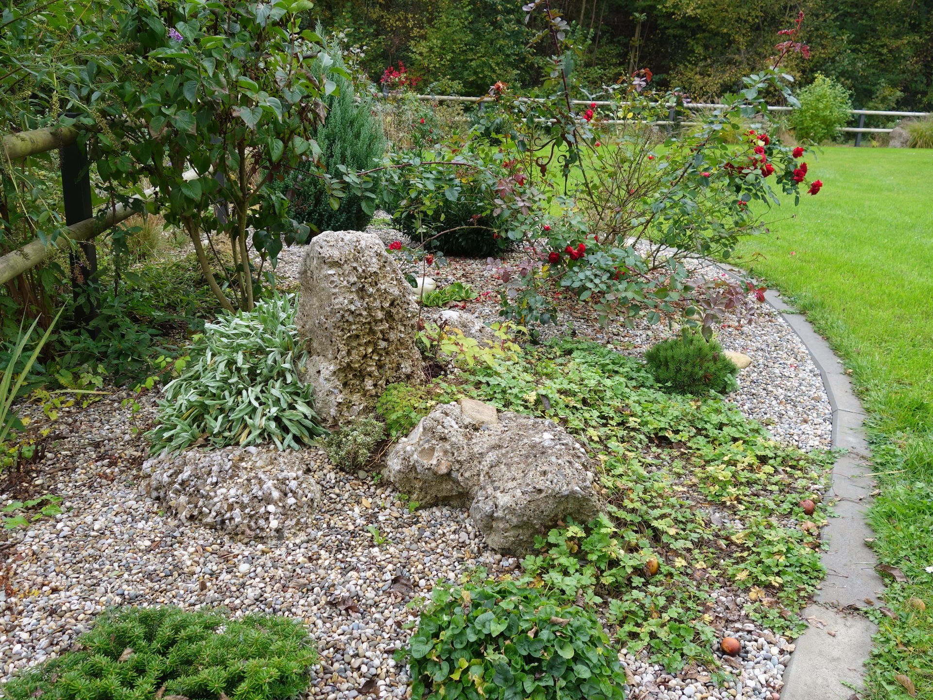Brunnen und Findlinge Gartengestaltung Naturstein in allen
